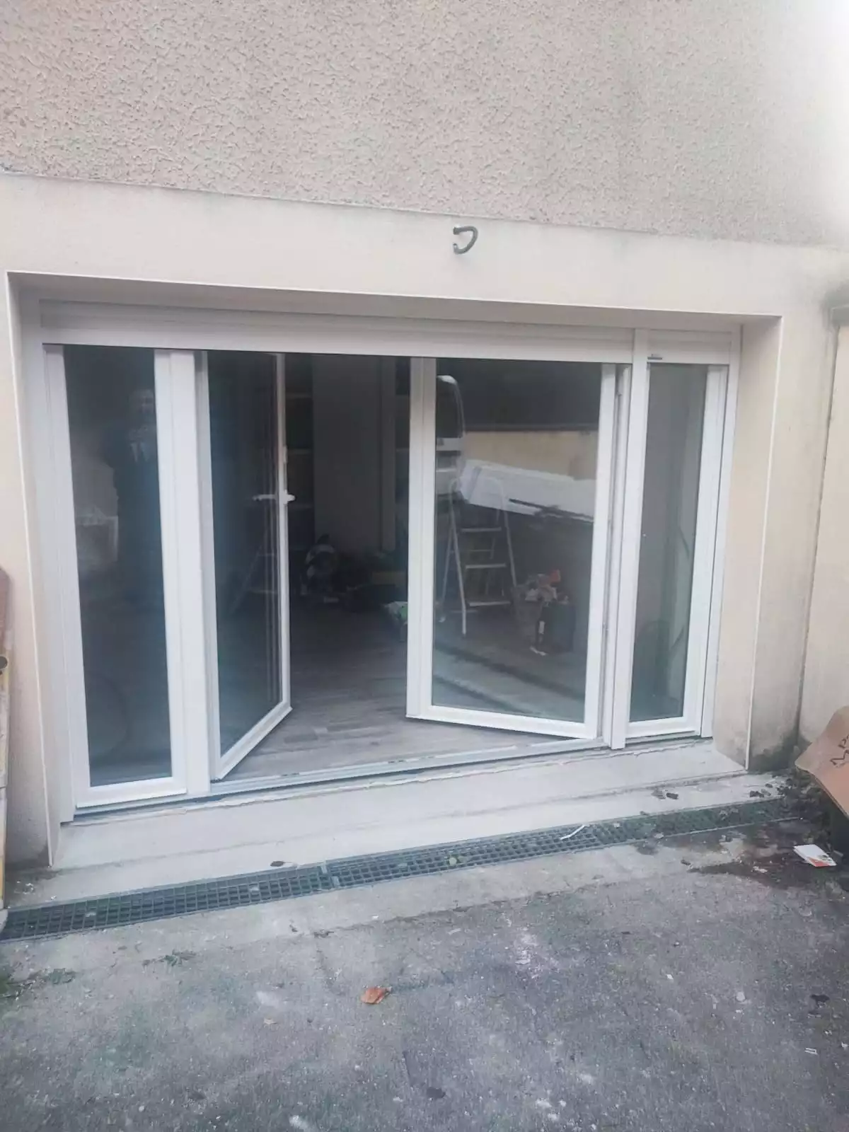 Installation porte-fenêtre PVC avec volet roulant - 004 - OUVERTIS - Germigny-l'Évêque